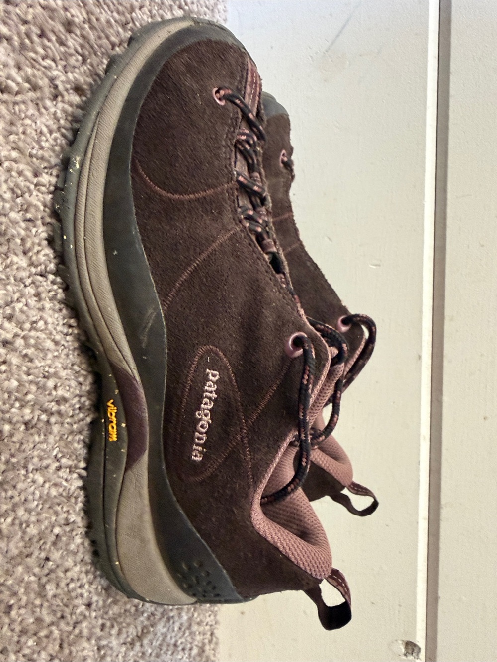 Patagonia Velvet Brown Suede Women’s Hiking Shoe size 7.5 - Picture 2 of 5